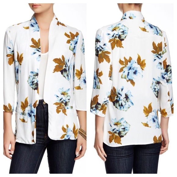 House of Harlow 1960 Jackets & Blazers - House of Harlow White Floral Blazer